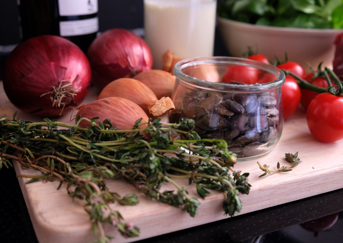 Frische Kräuter runden die Sauce ab
