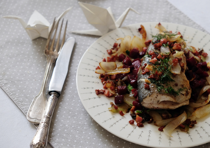 Forelle mit Speckwürfeln, Fenchelgemüse und knusprigen Rote Bete Würfeln