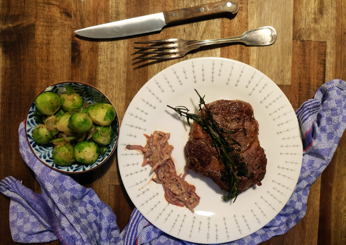 Steak mit Rosenkohl